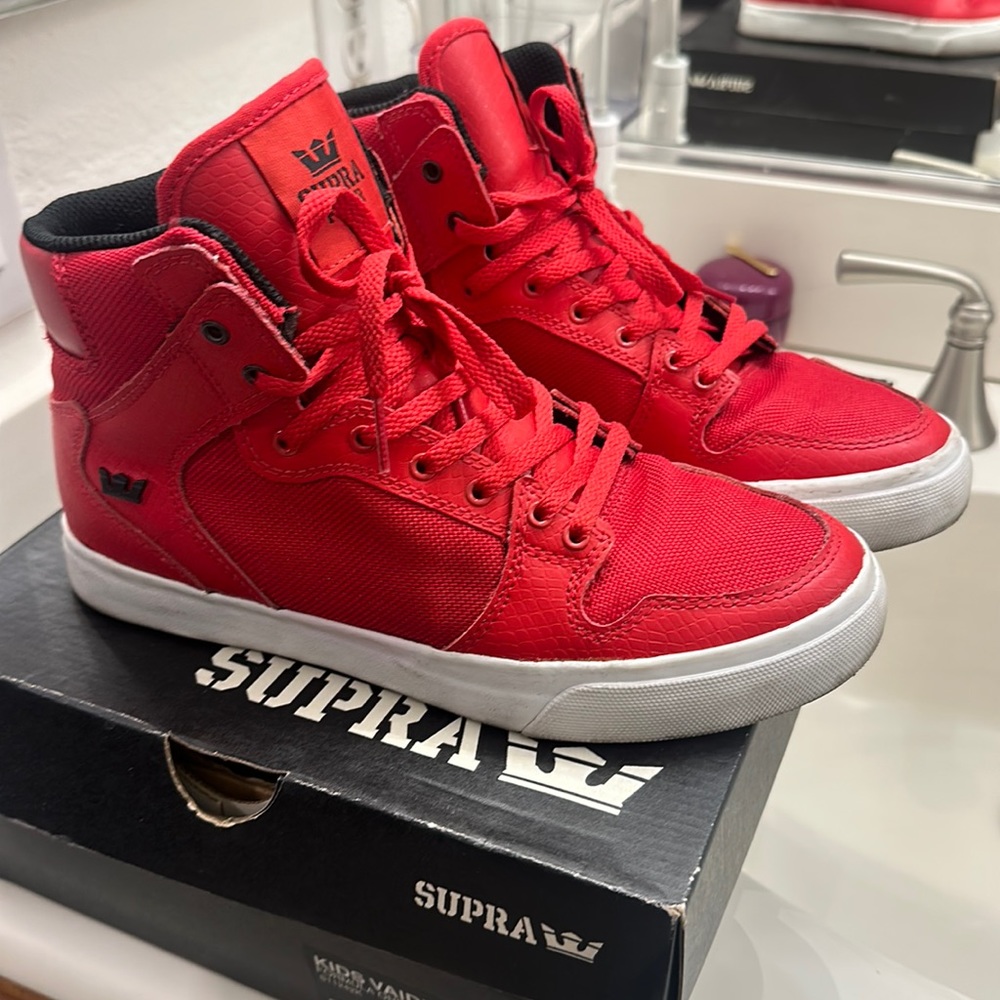 Supra high tops. Pre-loved. Will fit women’s size 7